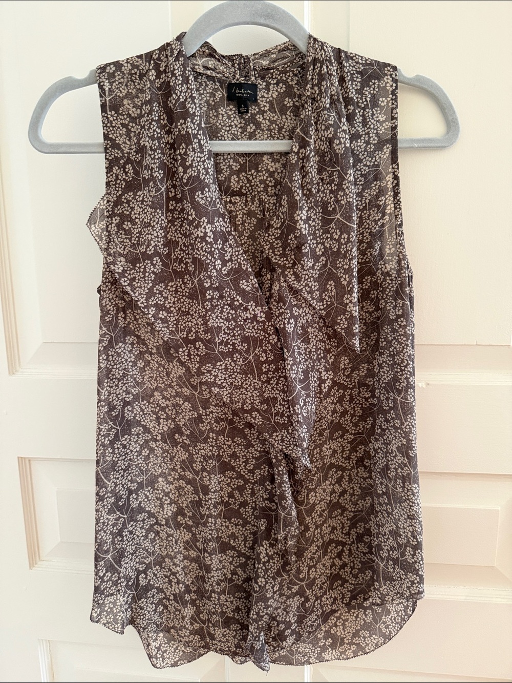 Babaton Brown & White Floral Sleeveless V-Neck Blouse